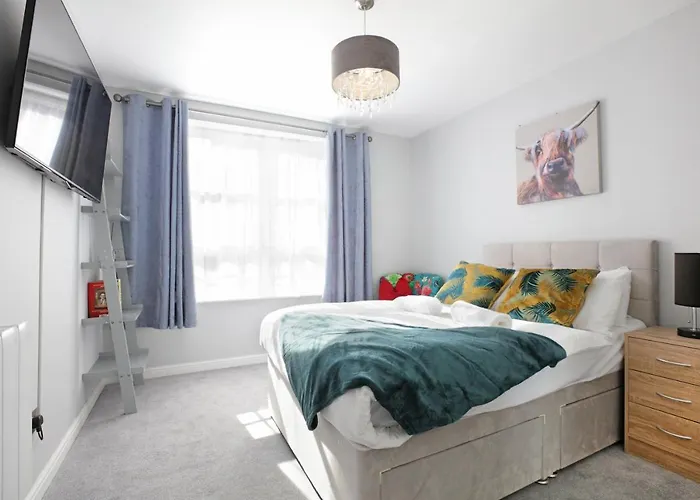 Spacious 4Br City Centre Apartment W/ Free Parking