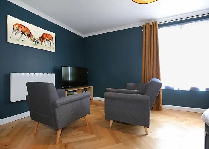 Spacious 4Br City Centre Apartment W/ Free Parking